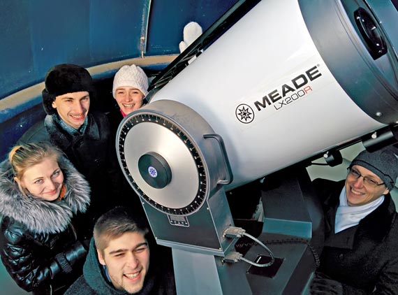 Студенты-физики 4 курса (которым Н. Паклин читает курс «Астрофизика») — </br>экскурсия на телескоп.
