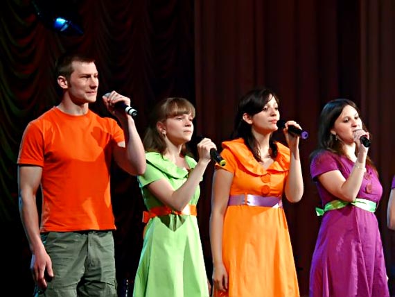 Ольга на Большом отчетном концерте ЦСК (крайняя справа)